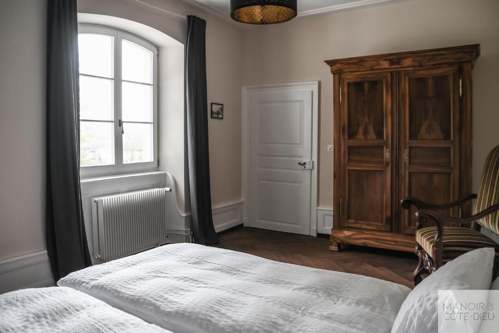 Postel nebo postele na pokoji v ubytování Manoir de la Côte-Dieu