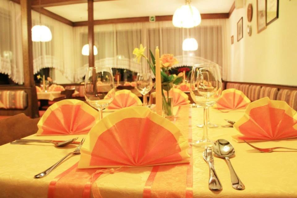Restaurace v ubytování Gasthof-Pension Reidnwirt