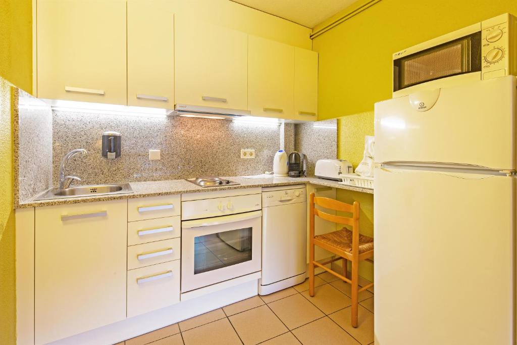Kuchyň nebo kuchyňský kout v ubytování Apartaments Giberga