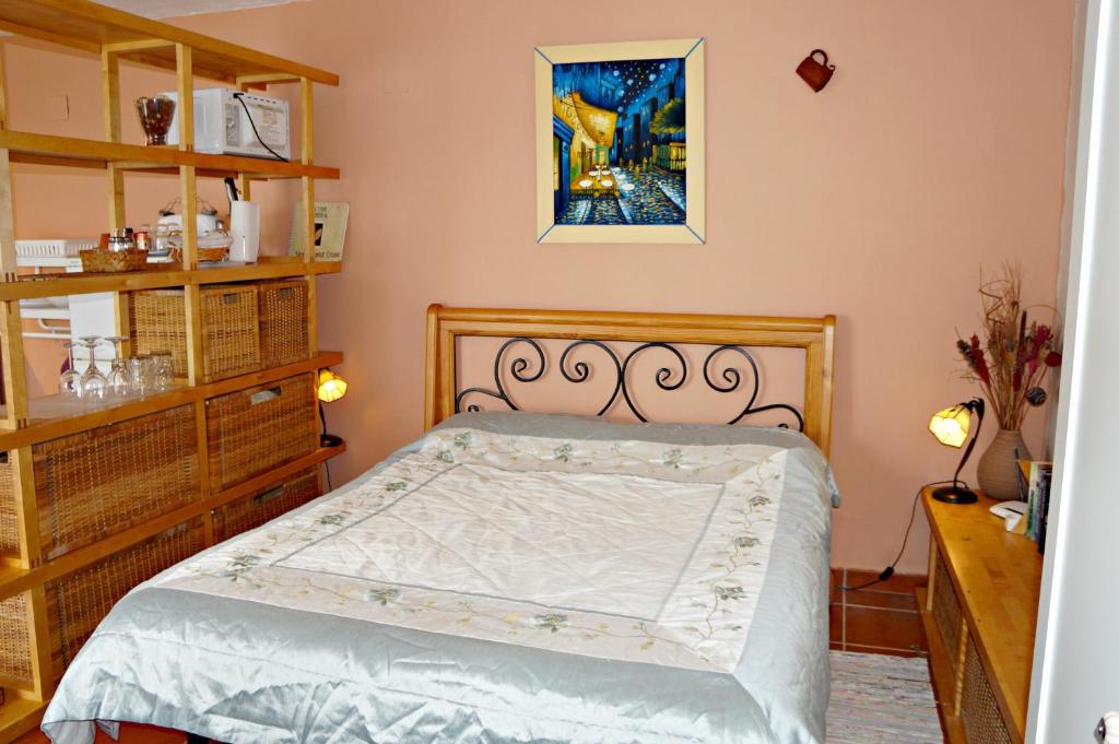 Postel nebo postele na pokoji v ubytování Vine Ridge Studio and Apartment