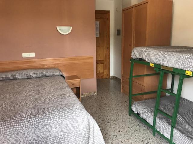 Cama o camas de una habitación en Hostal Las Rumbas