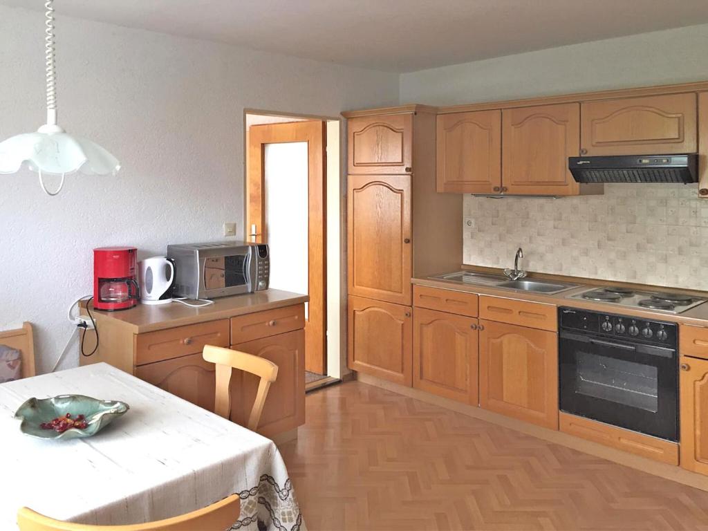 Kuchyň nebo kuchyňský kout v ubytování Apartment in Wichsenstein near Gößweinstein Castle
