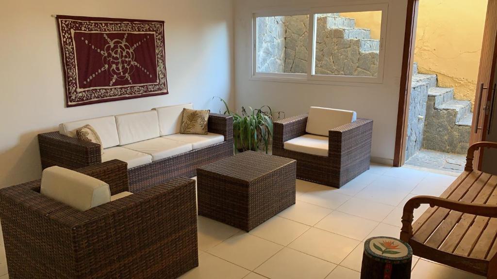  Praia da Ferradurinha Guest House