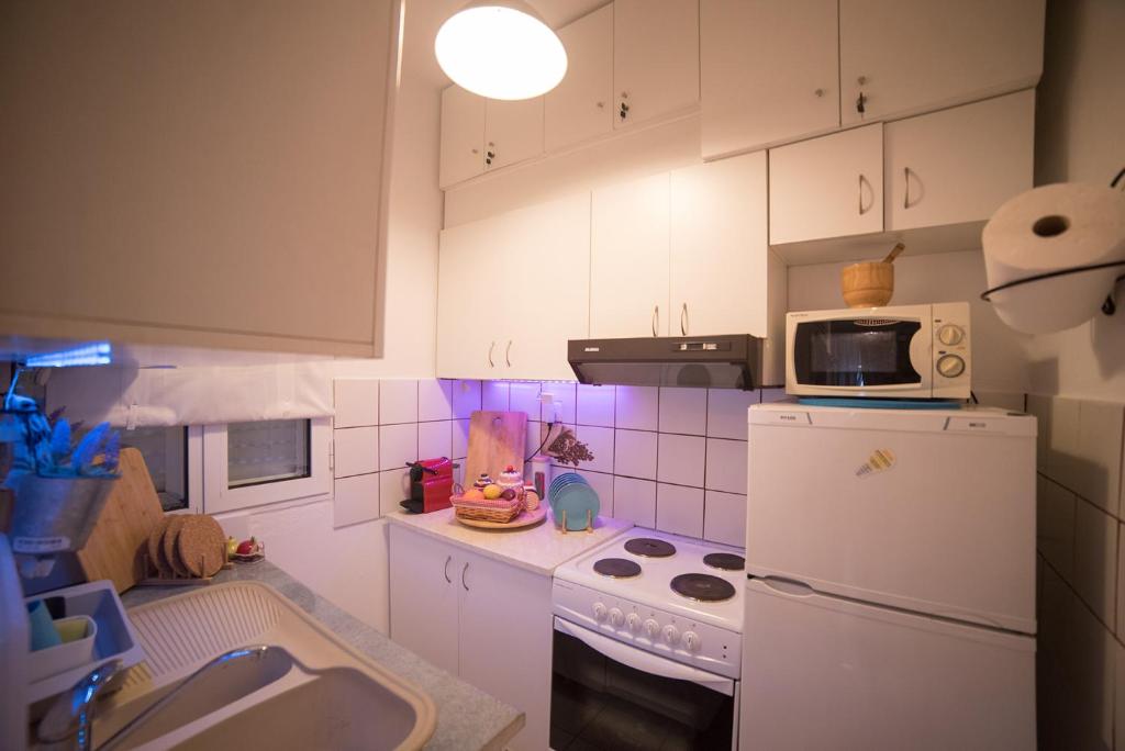 Kuchyň nebo kuchyňský kout v ubytování Dandy Villas Nea Kallikratia Sea View Loft - Open up roof - Down Town