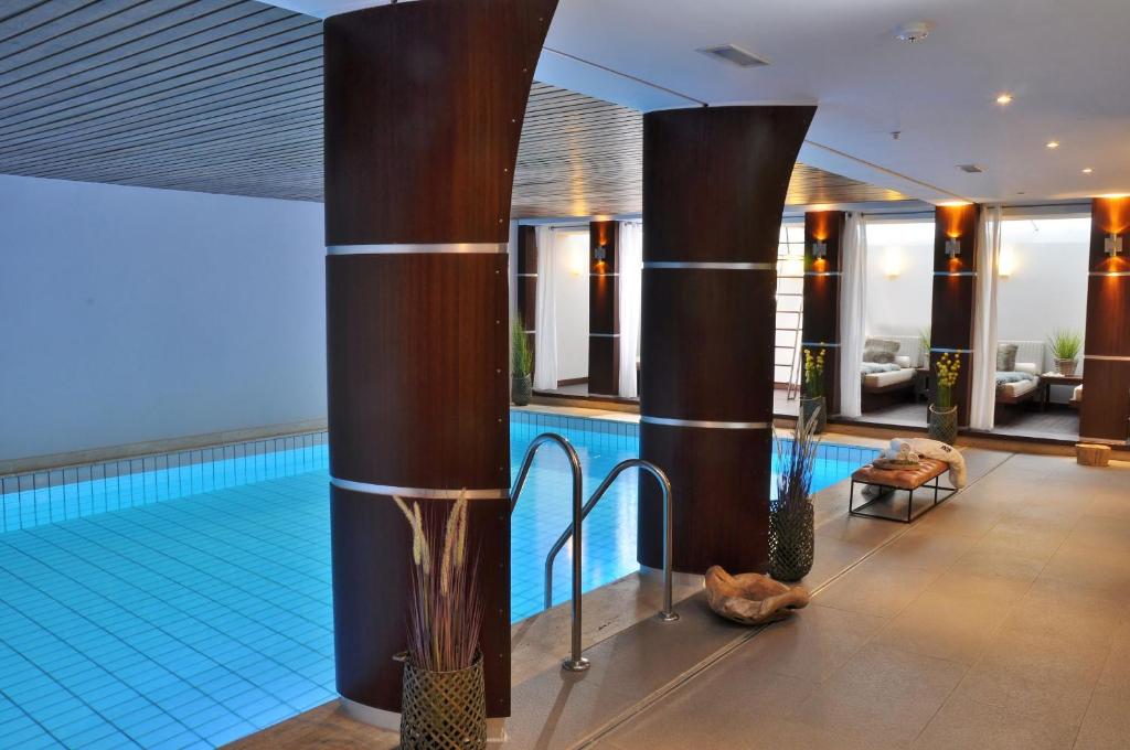 Bazén v ubytování Hotel Eggers Hamburg nebo v jeho okolí