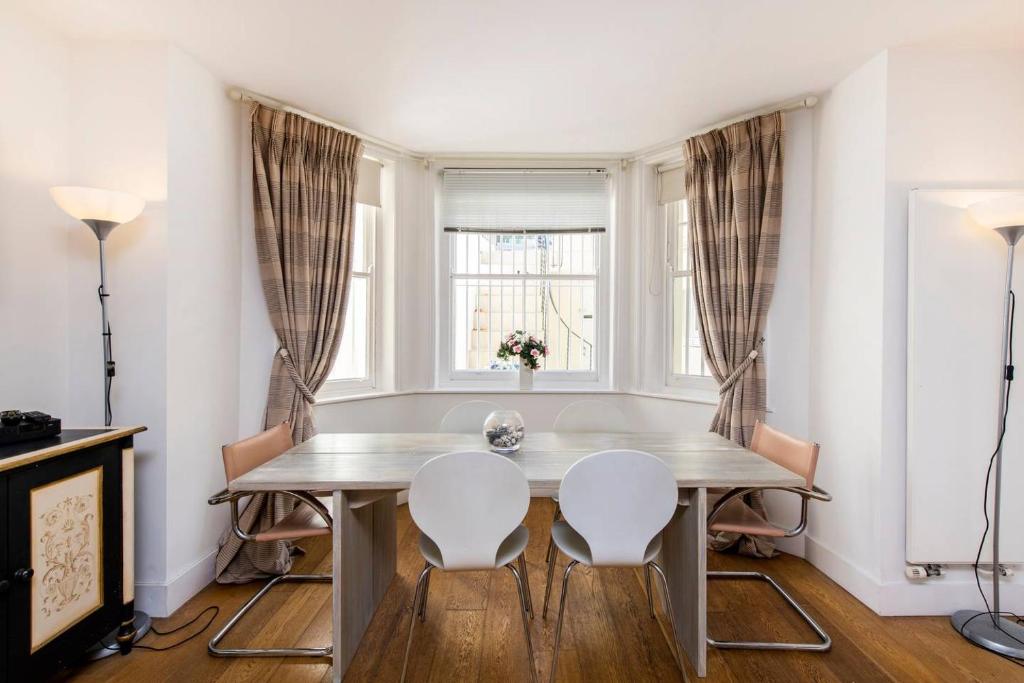 Fantastic 3 Bed Apartment In Earls Court