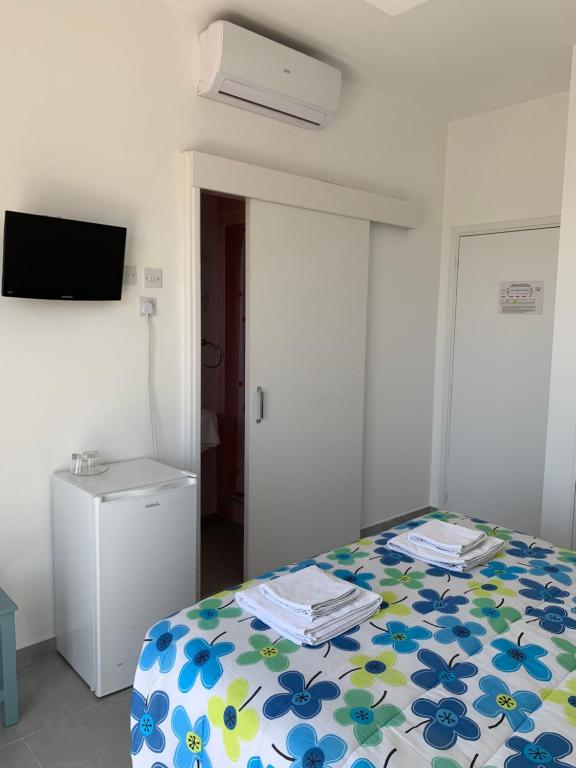 Postel nebo postele na pokoji v ubytování Axiothea Hotel