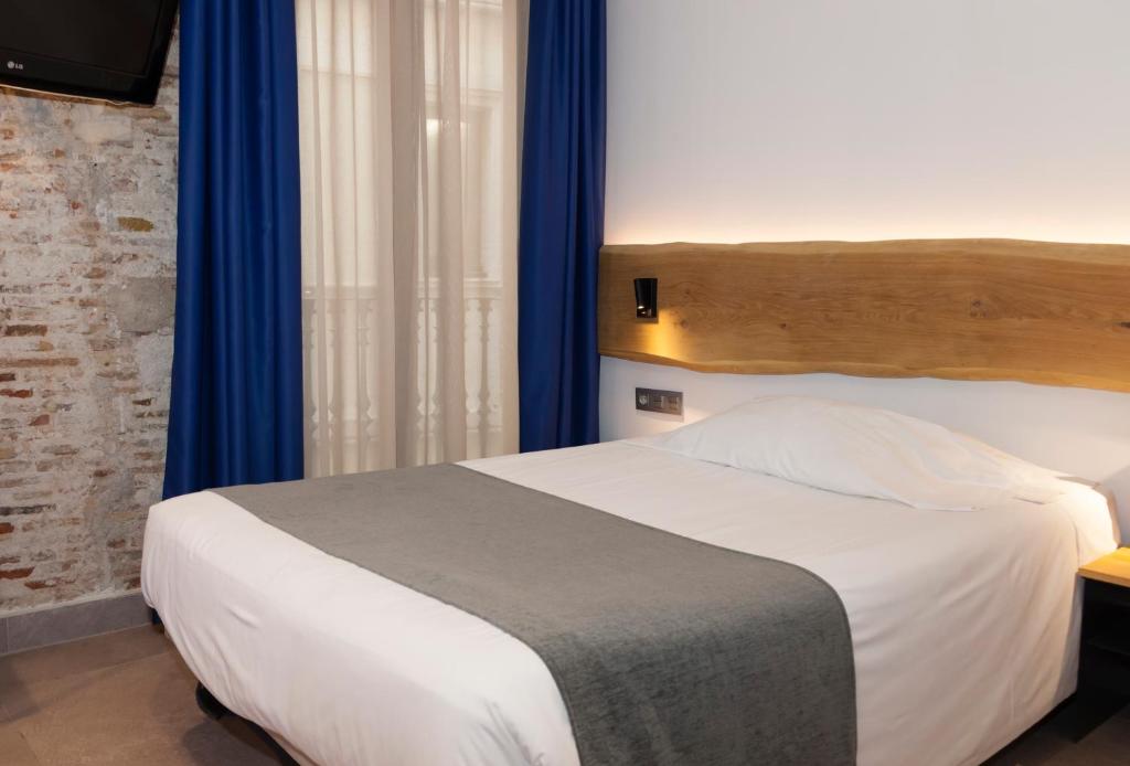 Postel nebo postele na pokoji v ubytování Hostal Paris
