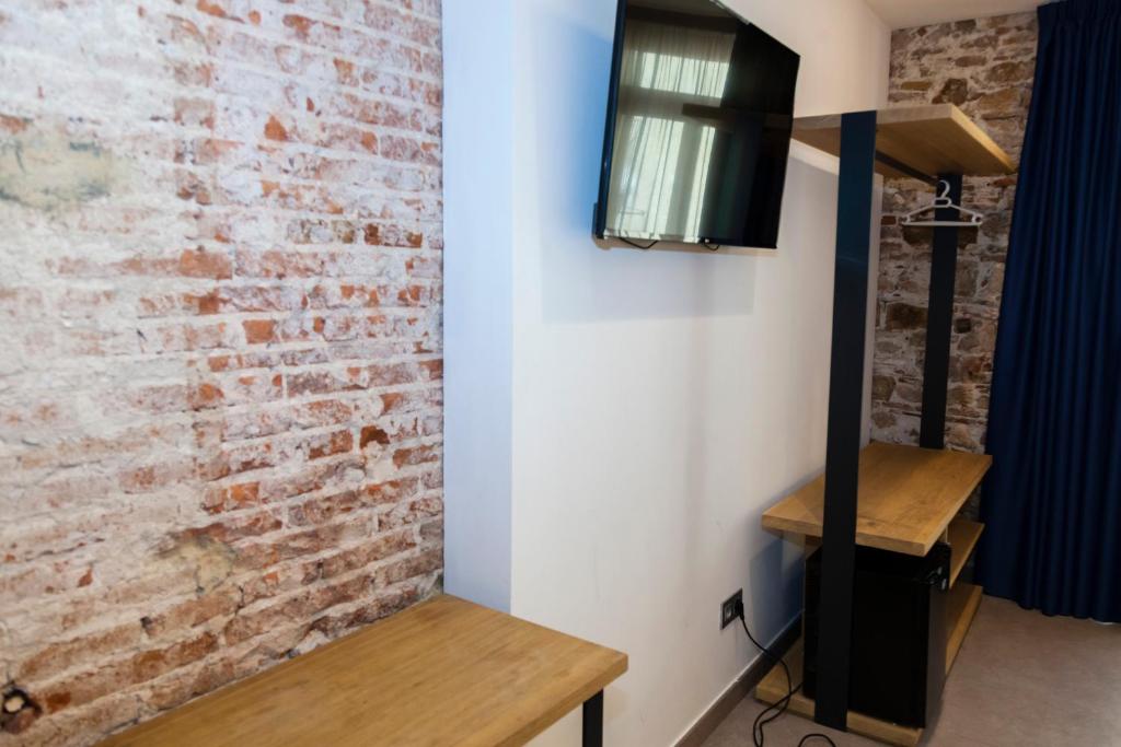 TV a/nebo společenská místnost v ubytování Hostal Paris