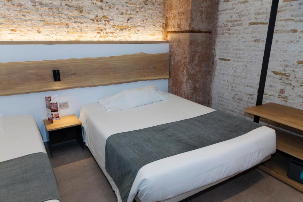 Postel nebo postele na pokoji v ubytování Hostal Paris