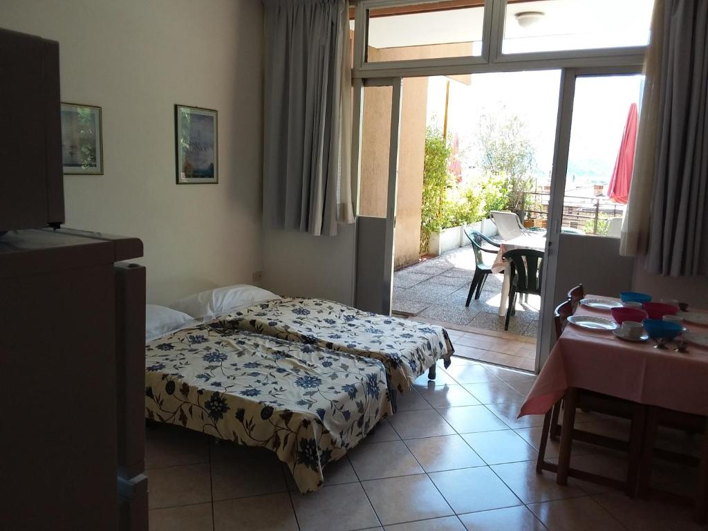 Postel nebo postele na pokoji v ubytování Residence Cascata Varone