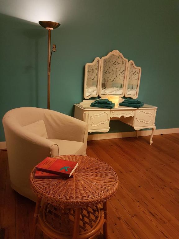 Room Feliz - Habitación De La Reina