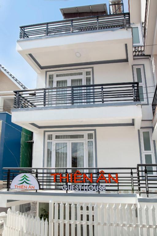 Balkón nebo terasa v ubytování THIEN AN GUEST HOUSE