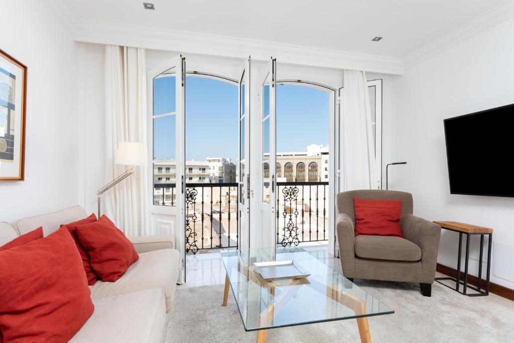 - un salon avec un canapé et une table en verre dans l'établissement Rooms & Suites Balcony 3D, à Arrecife