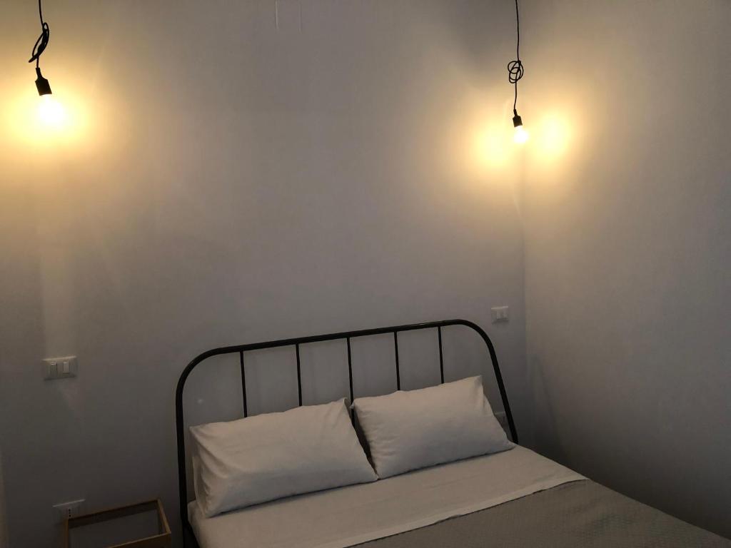 Łóżko lub łóżka w pokoju w obiekcie Il pumo pugliese