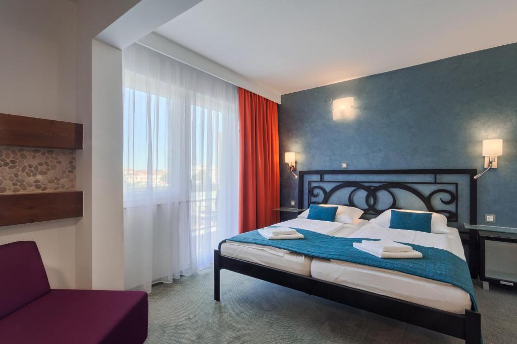 Postel nebo postele na pokoji v ubytování Hotel Porec