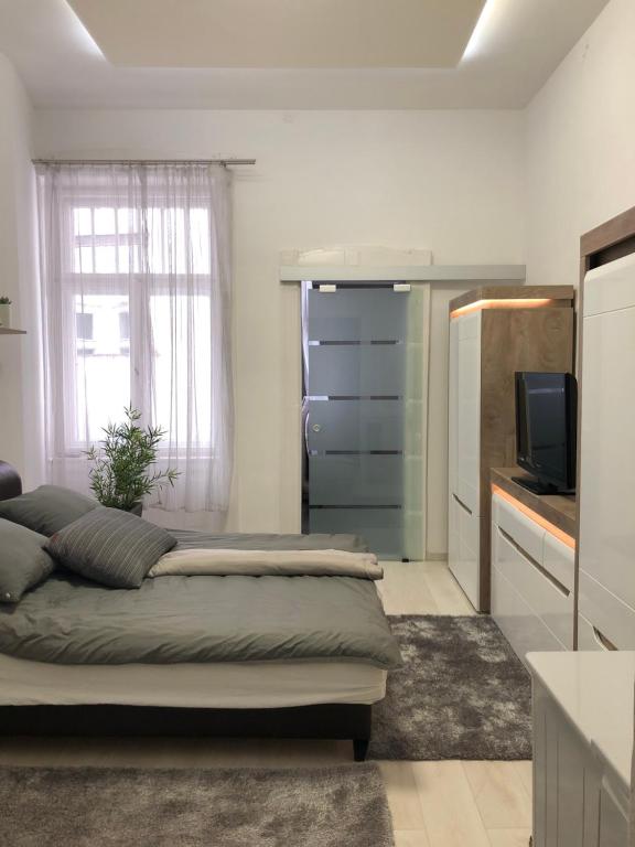 Μια τηλεόραση ή/και κέντρο ψυχαγωγίας στο Fehérhajó 12-14