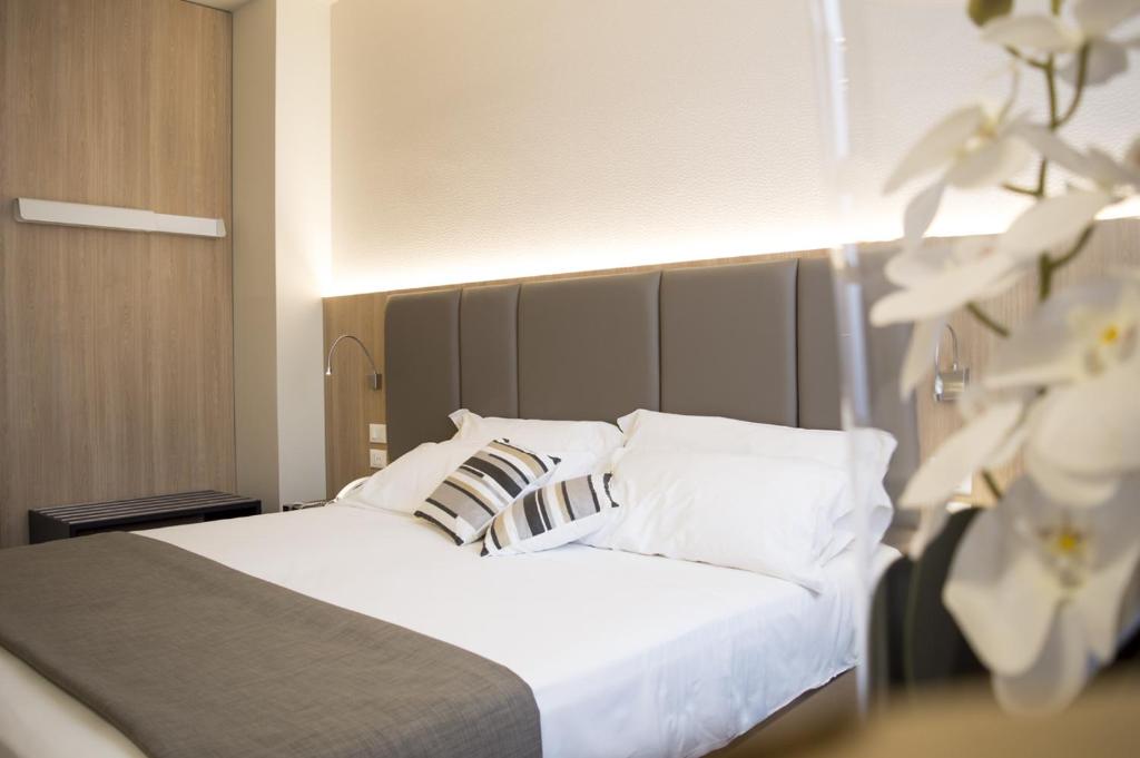 Postel nebo postele na pokoji v ubytování Hotel Alexander