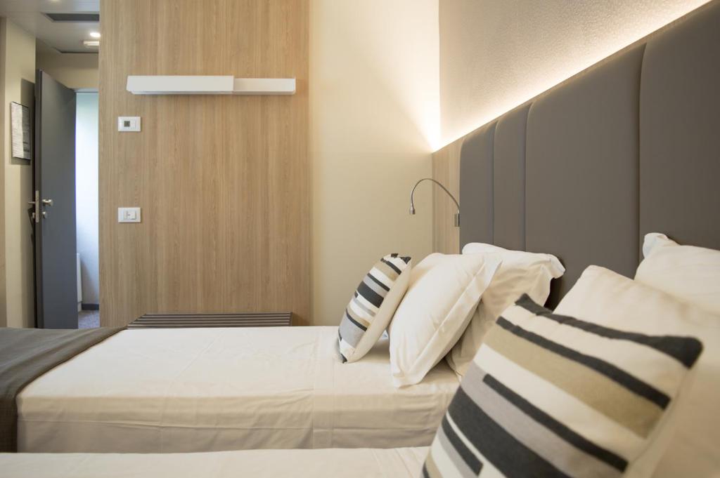 Postel nebo postele na pokoji v ubytování Hotel Alexander