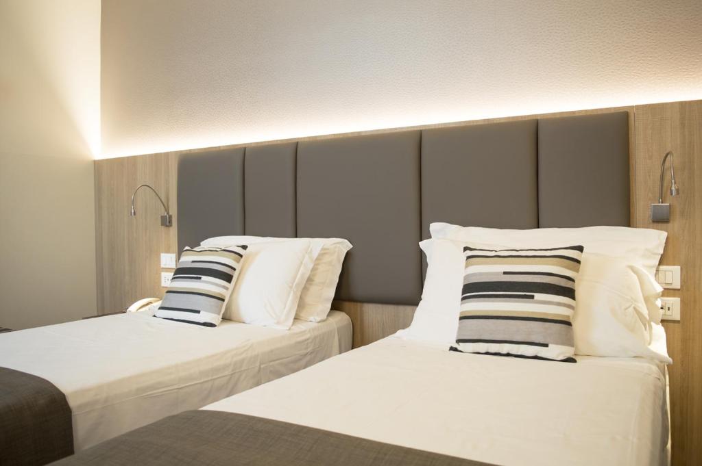 Postel nebo postele na pokoji v ubytování Hotel Alexander