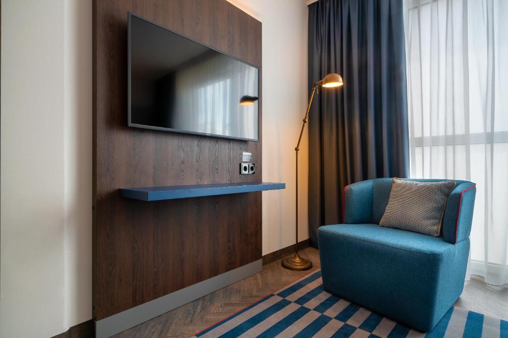 TV a/nebo společenská místnost v ubytování Holiday Inn - the niu, Keg Hamburg Ost by IHG
