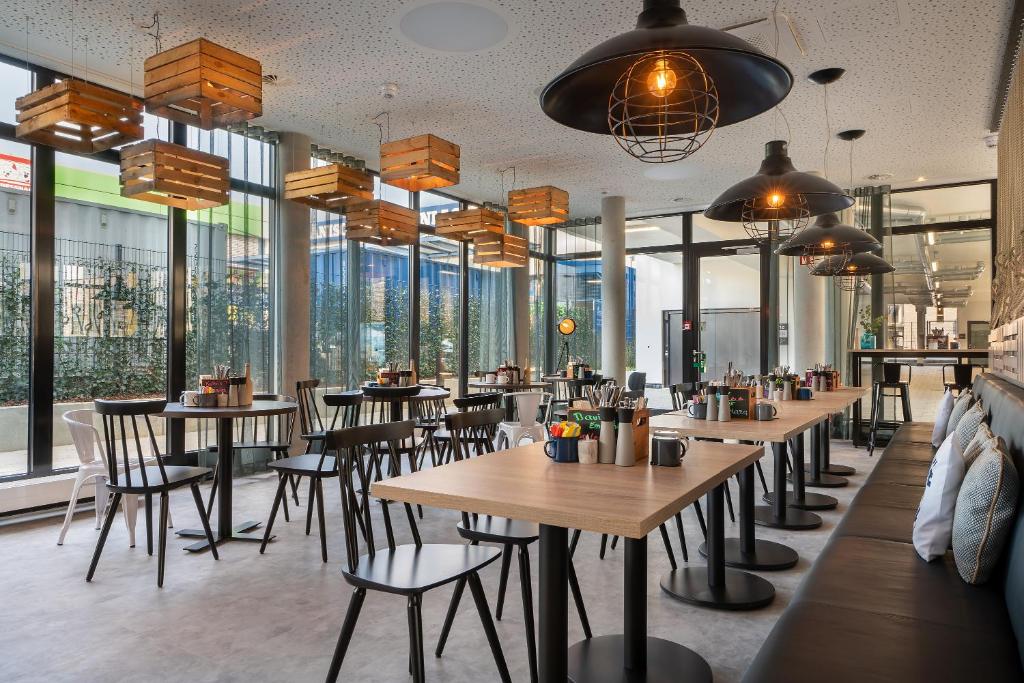 Holiday Inn - the niu, Keg Hamburg Ost by IHG - Resim 19