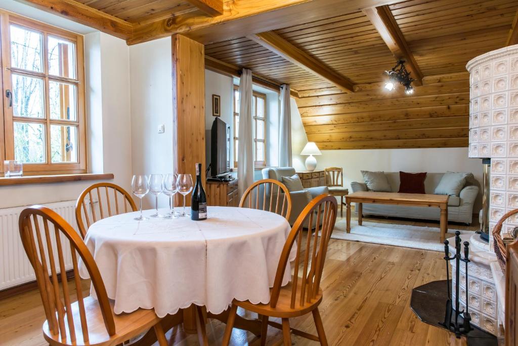 Posedenie v ubytovaní udanypobyt Dom Z Ogrodem
