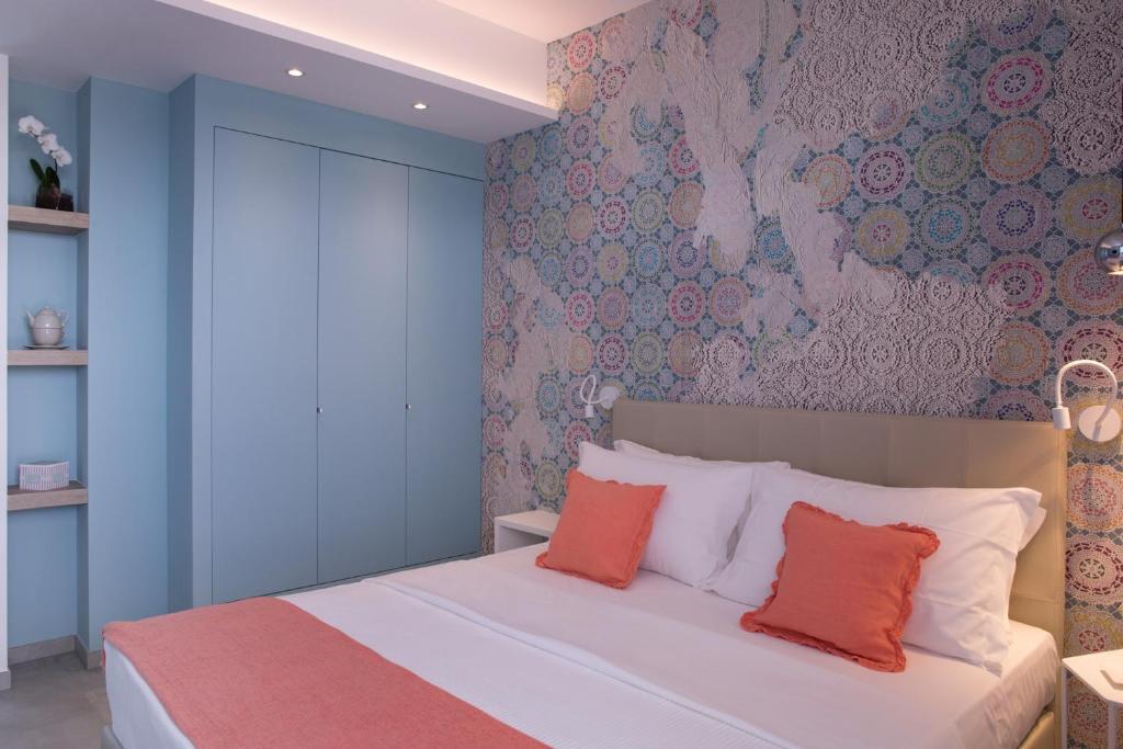 A bed or beds in a room at Hotel Alexandra - Beach Front - Healthy XXL Breakfast & Brunch until 12 30 - parking included