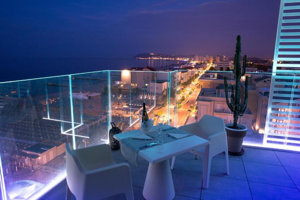 Kép Hotel Alexandra - Beach Front - Healthy XXL Breakfast & Brunch until 12 30 - parking included szállásáról Misano Adriaticóban a galériában