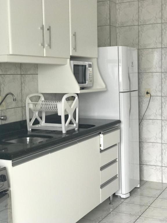  APARTAMENTO 3 DORMITÓRIOS NO CENTRO DE BOMBINHAS
