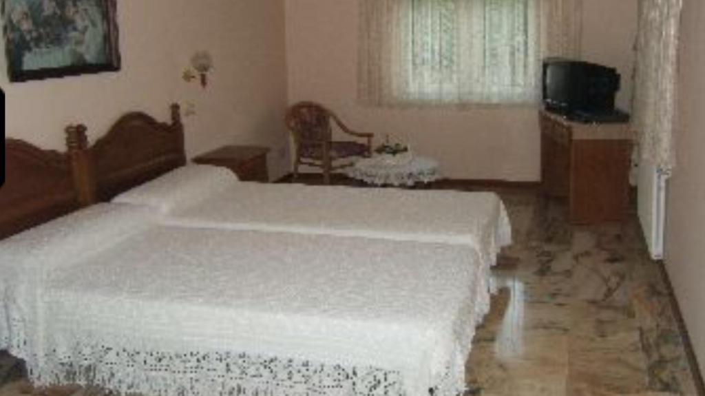 Łóżko lub łóżka w pokoju w obiekcie Posada El Urogallo en el Valle de Cabuérniga