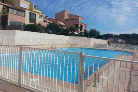 Apartment Studio Vue Mer Et Chateau En Provence Sausset Les Pins France Booking Com Apartment Studio Vue Mer Et Chateau En Provence Sausset Les Pins France Booking Com