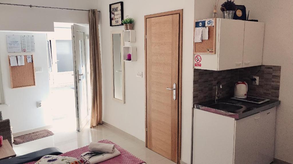 Kuchyňa alebo kuchynka v ubytovaní Studio Apartment Legcevic