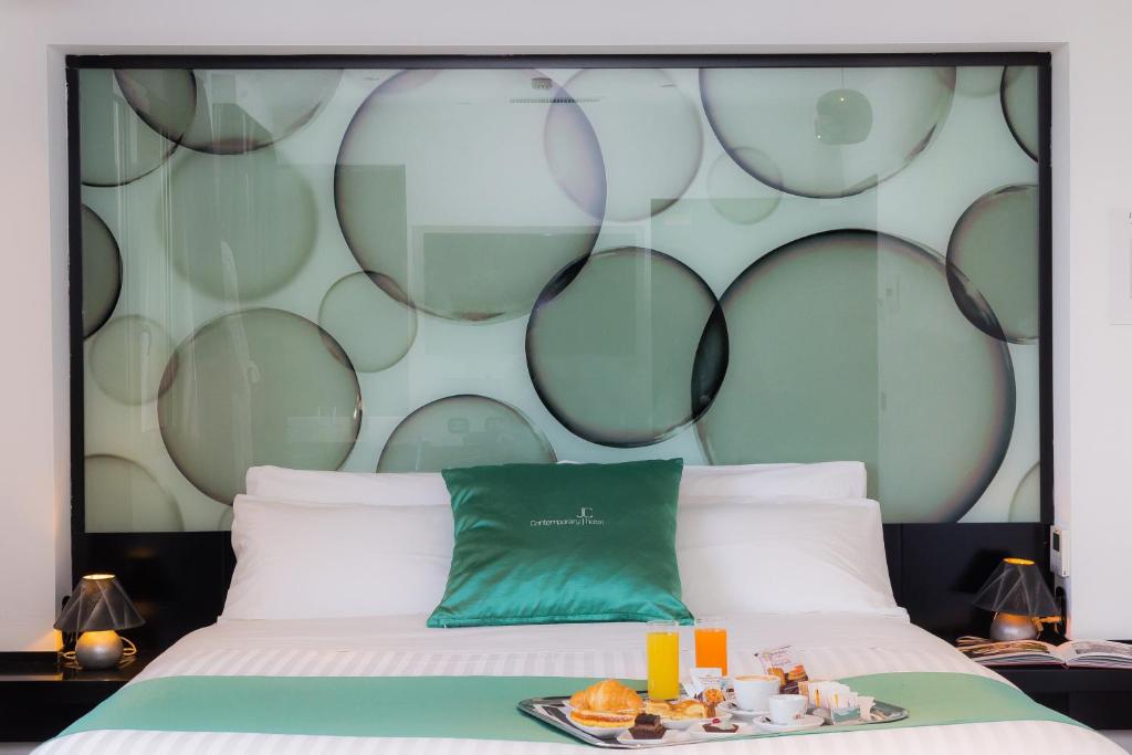 Postel nebo postele na pokoji v ubytování JC Hotel
