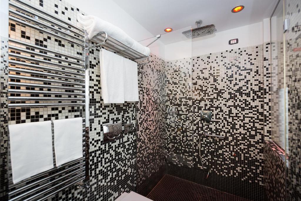 Koupelna v ubytování JC Hotel