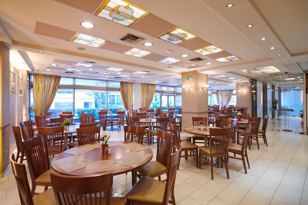 Εστιατόριο ή άλλο μέρος για φαγητό στο Crystal City Hotel