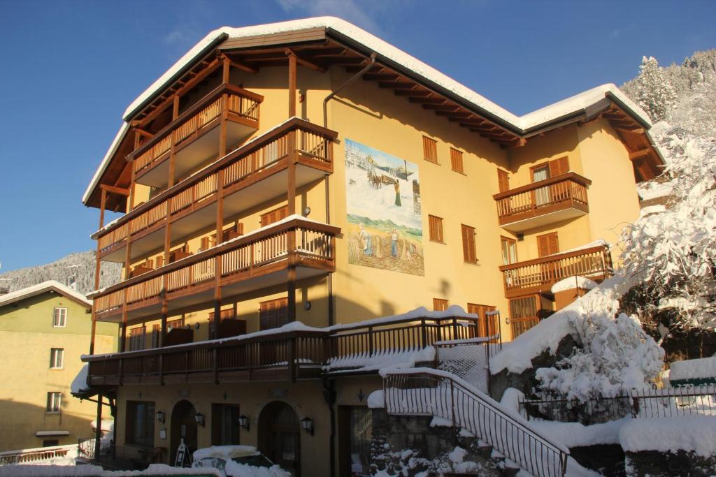 Nespecifikovaný výhled na hory nebo výhled na hory při pohledu z hotelu