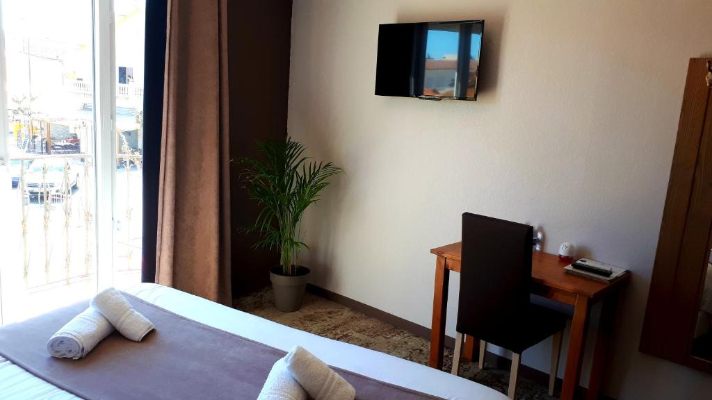 Postel nebo postele na pokoji v ubytování Hotel Restaurant L'Escale