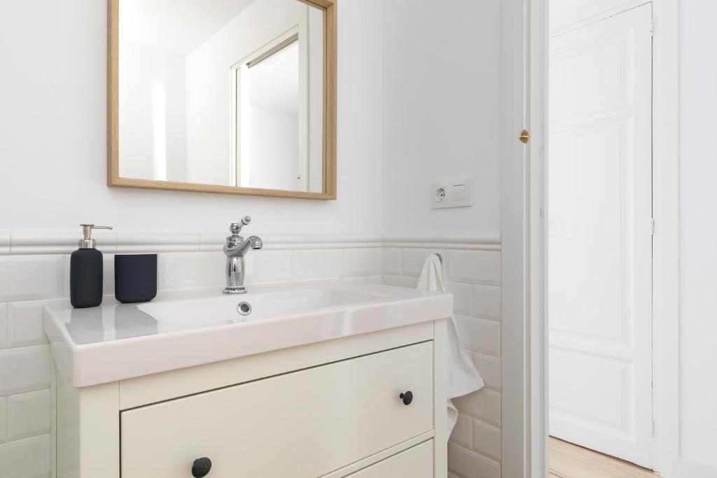 A bathroom at Casa Cosi - Eixample 3