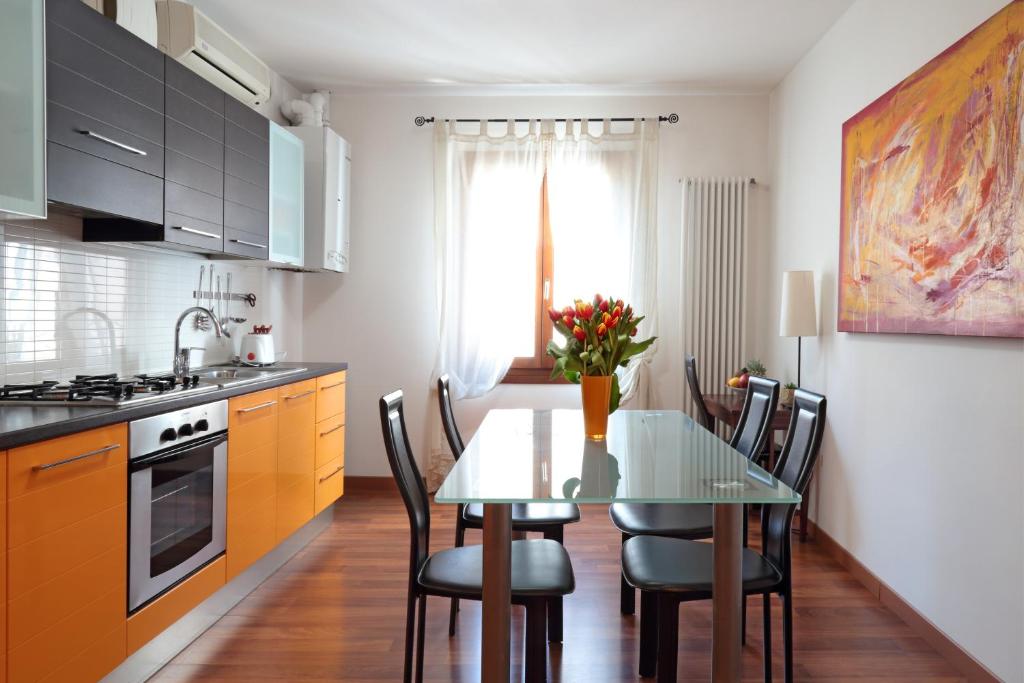 PadovaResidence Apartments - tra Piazza delle Erbe e il Duomo tesisinde mutfak veya mini mutfak