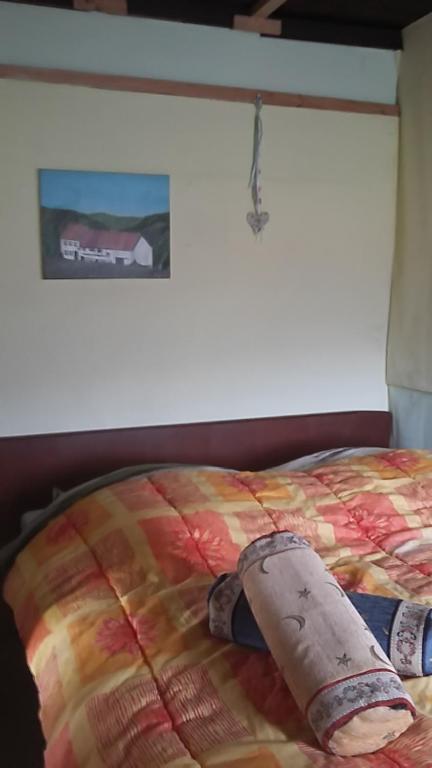 Un pat sau paturi într-o cameră la shepherds cottage