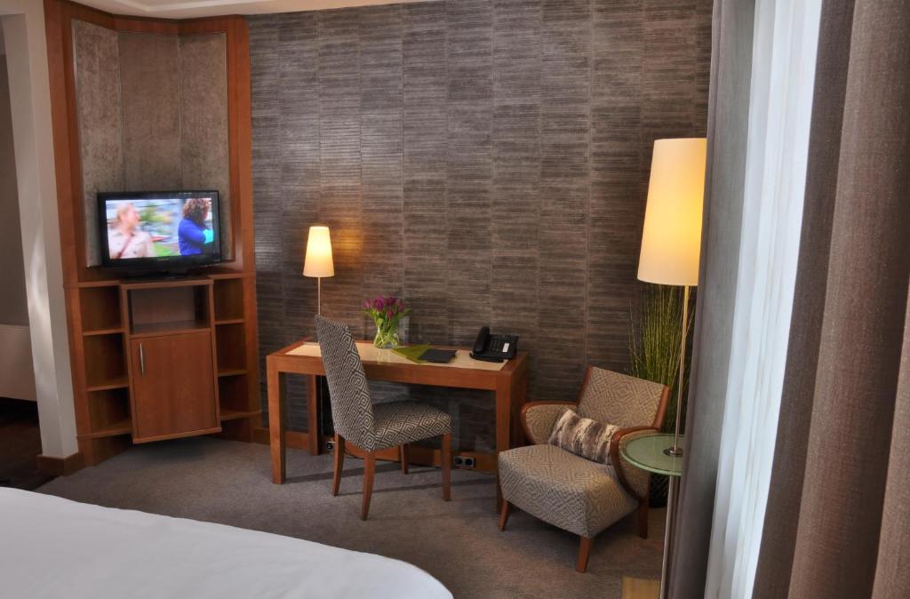 TV a/nebo společenská místnost v ubytování Hotel Eggers Hamburg