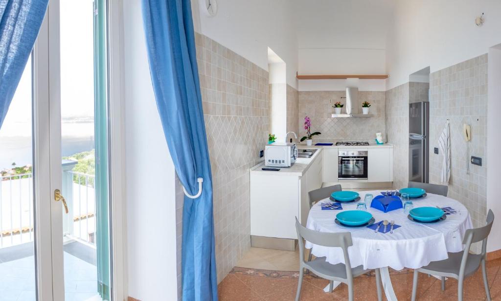 Kuchyň nebo kuchyňský kout v ubytování Casa MareLuna