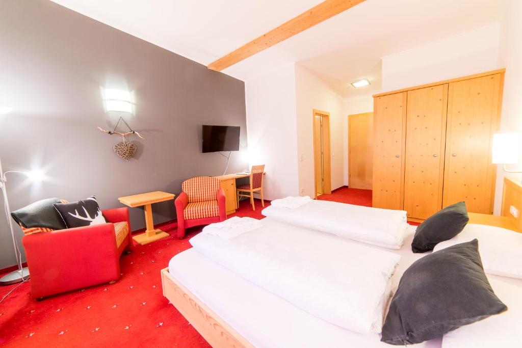 Postel nebo postele na pokoji v ubytování Hotel zum See