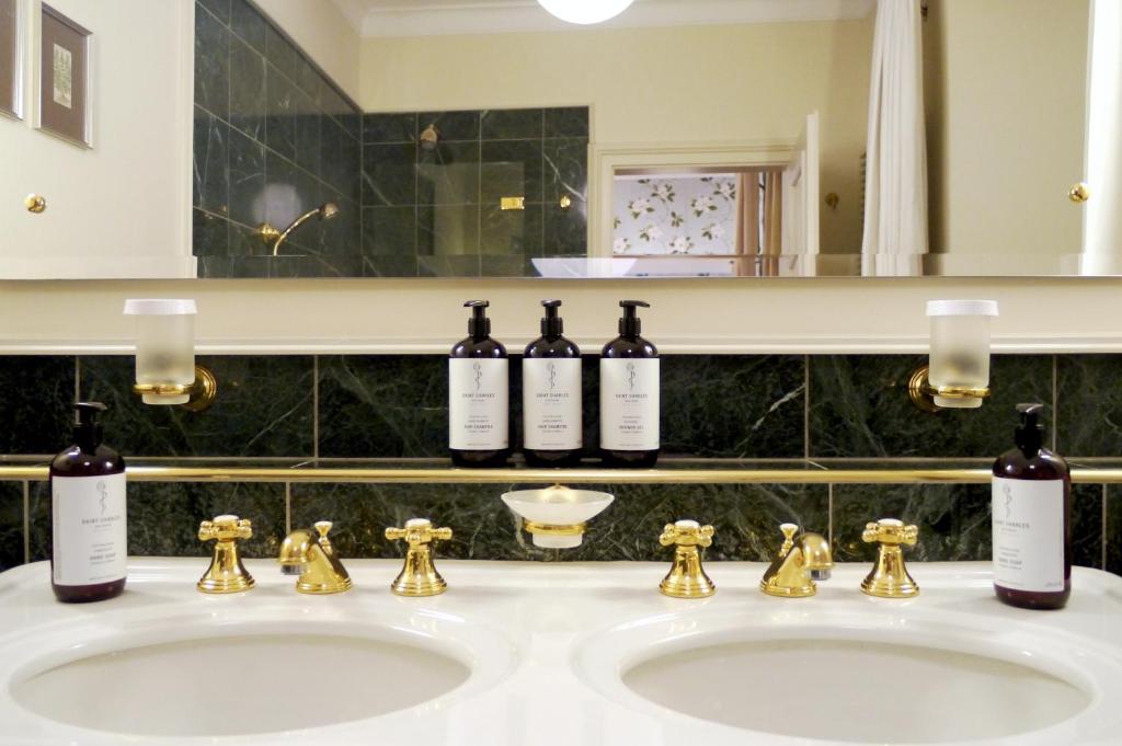 Koupelna v ubytování Romantik Hotel Das Lindner