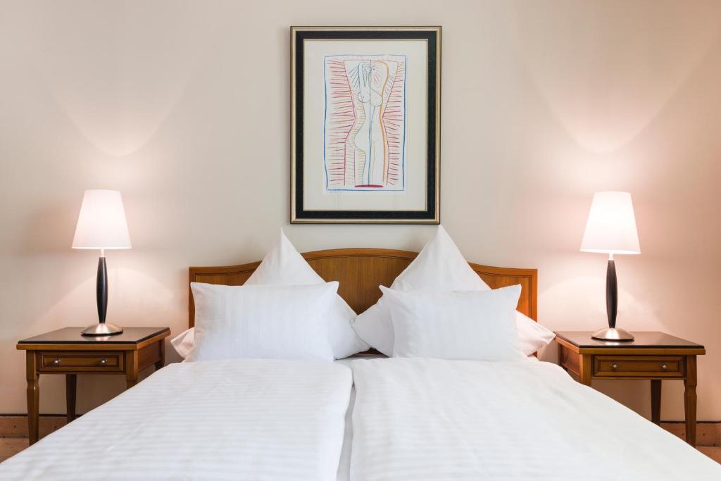 Postel nebo postele na pokoji v ubytování Romantik Hotel Das Lindner