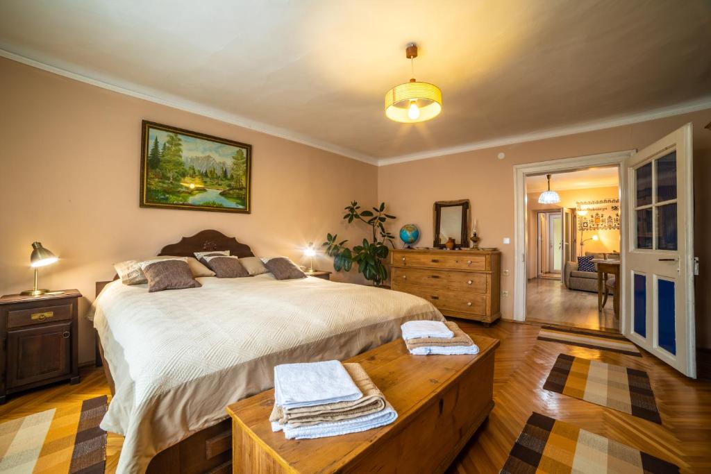 a bedroom with a bed and a table with towels on it at CASA SPERANTEI in Sighişoara