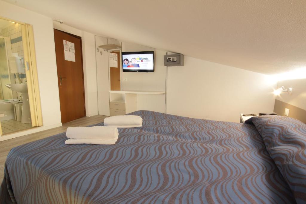 Postel nebo postele na pokoji v ubytování Hotel Serenella