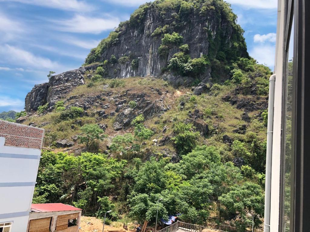 Starlet Hotel Phong Nha - Family Room With Mountain View