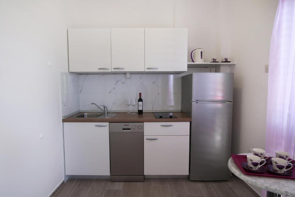 Kuchyň nebo kuchyňský kout v ubytování Apartmani Daša Tučepi